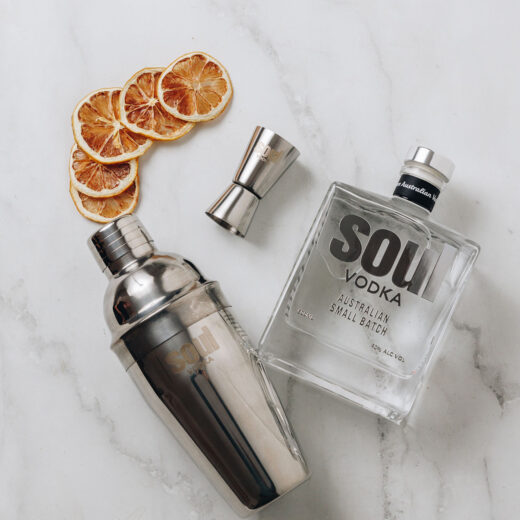 GIFT BOX - 500ML BOTTLE W/ COCKTAIL SHAKER